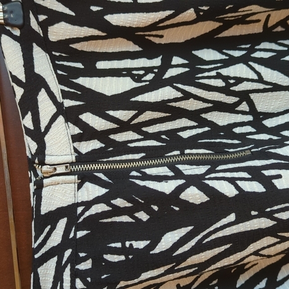 Forever 21 Skater Skirt Mini Knee Length Cream Black XS Grunge Goth Thorns - Picture 5 of 8